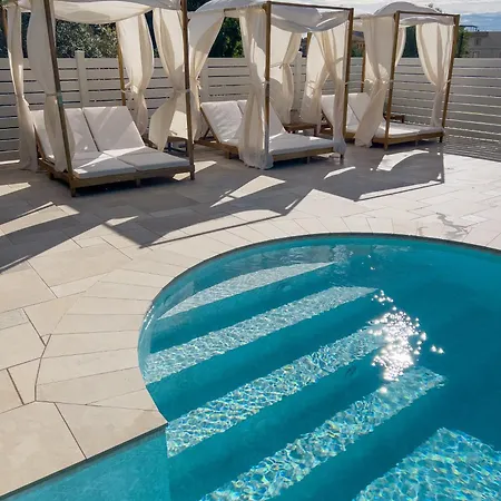 La Rodina Villa